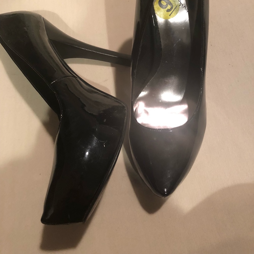 Black stiletto pumps